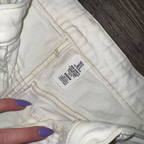 Women's Cream mom Shorts - Picture 5 of 6